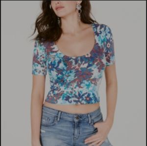 🆕️ Guess Small Crop top Sz Small